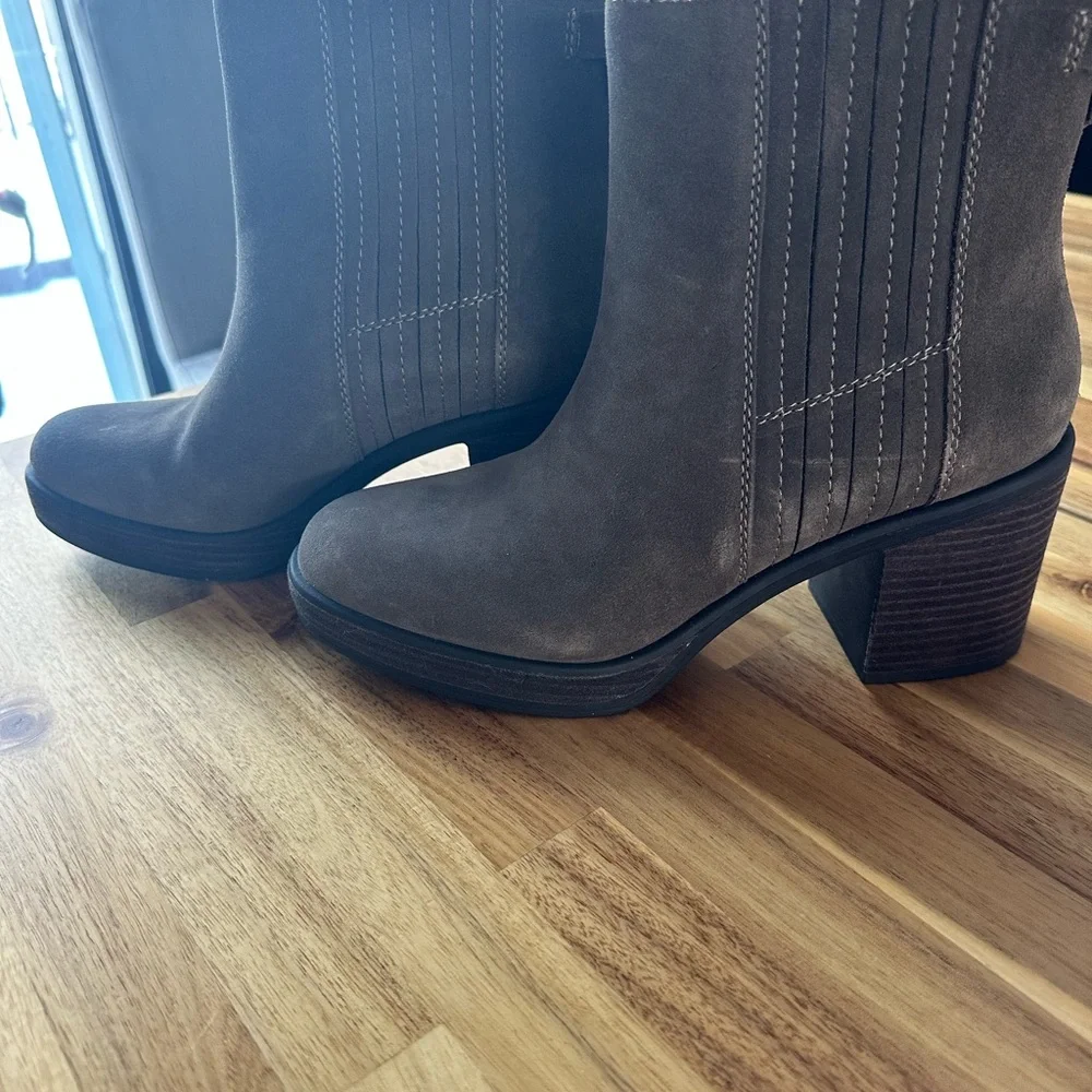 Crown Vintage Capari Bootie Block Heel Suede Leather Taupe‎ Size 10